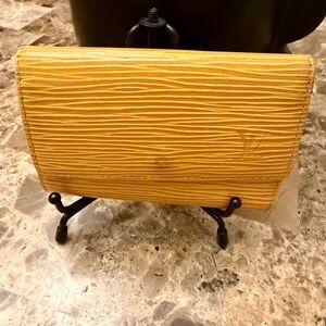 ⭐️⭐️Louis Vuitton Yellow Epi Leather 6-Ring Key-holder Wallet